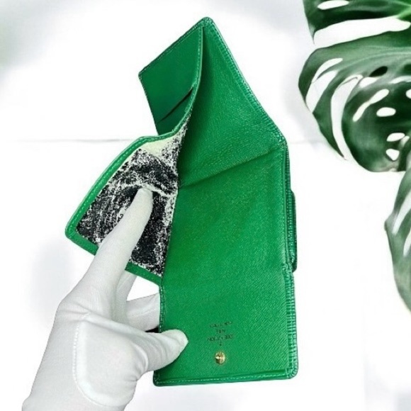 Louis Vuitton Epi Elise Green Leather Wallet with COA - Picture 9 of 17